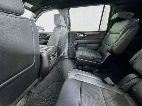 Used 2025 GMC Yukon XL Denali RWD image 22