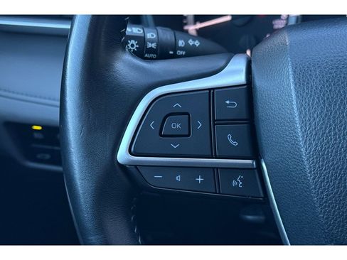 Used 2023 Toyota Highlander LE image 27