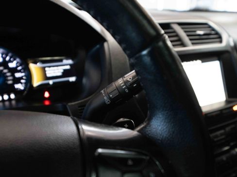 Used 2017 Ford Explorer XLT w/ Equipment Group 202A image 14