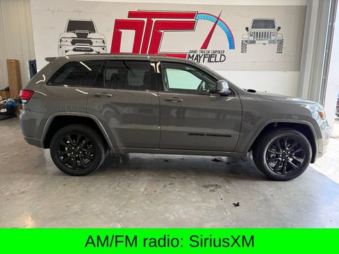 Used 2021 Jeep Grand Cherokee Laredo X AWD/4WD image 3
