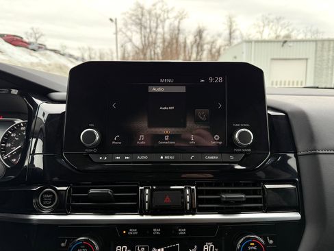 Used 2024 Nissan Pathfinder SV w/ SV Premium Package image 32