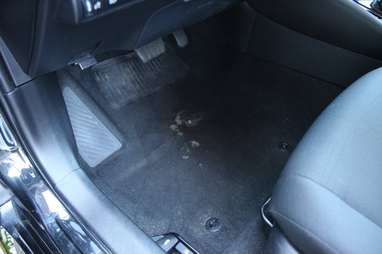 Used 2021 Toyota Corolla LE FWD image 28
