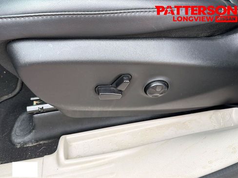 Used 2024 Chrysler Pacifica Touring-L FWD image 18