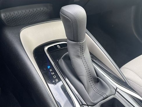 Used 2021 Toyota Corolla LE w/ Carpet Mat Package (TMS) image 17