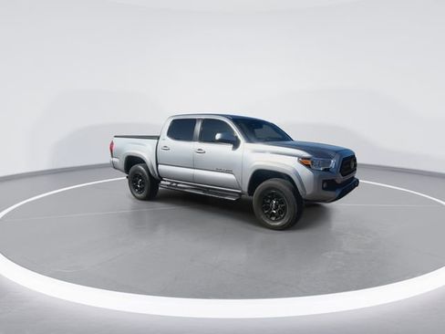 Used 2022 Toyota Tacoma SR5 w/ Technology Package image 2