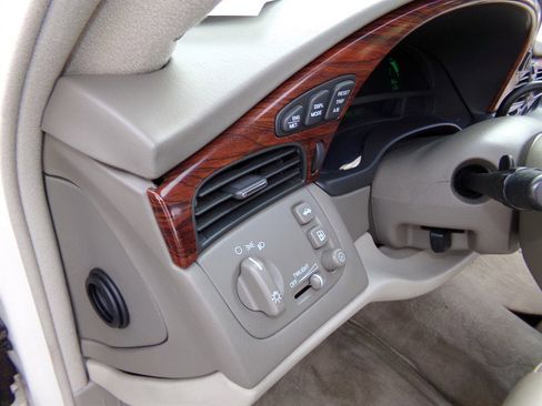 Used 2003 Cadillac De Ville Sedan w/ Comfort & Convenience Package image 38