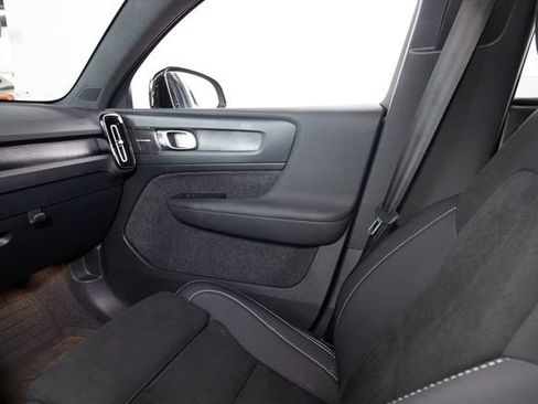 Certified 2023 Volvo C40 P8 Recharge Ultimate w/ Protection Package Premier AWD/4WD image 7