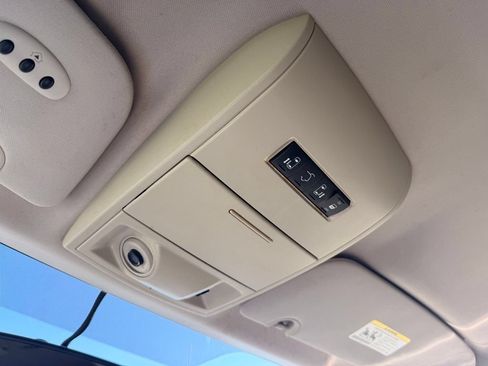 Used 2012 Chrysler Town & Country Touring w/ Entertainment Group #1 FWD image 25