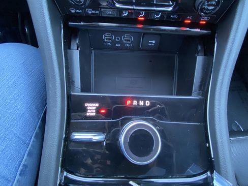 Used 2023 Jeep Grand Cherokee Limited w/ Luxury Tech Group II AWD/4WD image 27