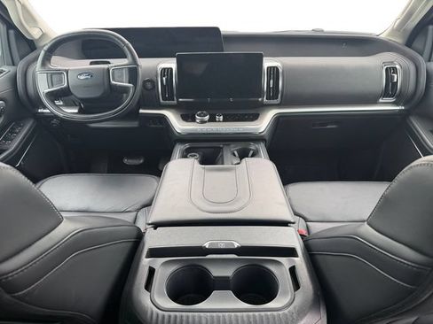 Certified 2025 Ford Expedition Platinum AWD/4WD image 10