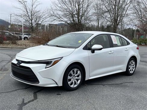 Used 2023 Toyota Corolla LE image 1