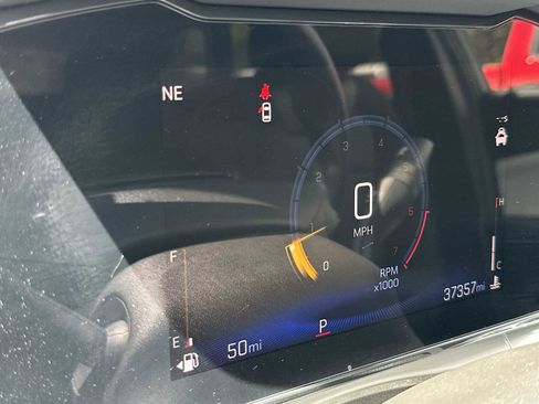 Certified 2025 Chevrolet Trax LT FWD image 24