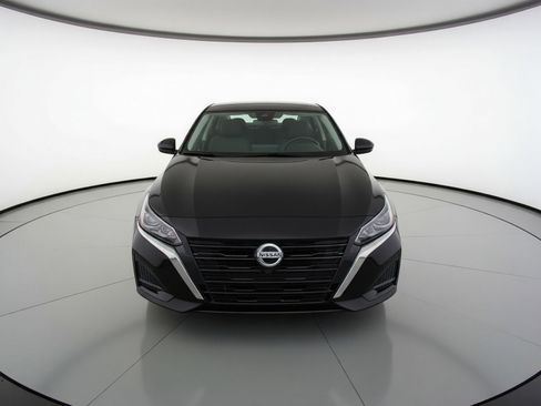 Used 2025 Nissan Altima 2.5 SV FWD image 2