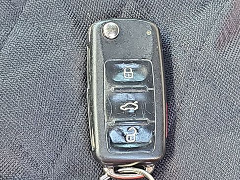 Used 2015 Volkswagen Beetle 1.8T FWD image 17