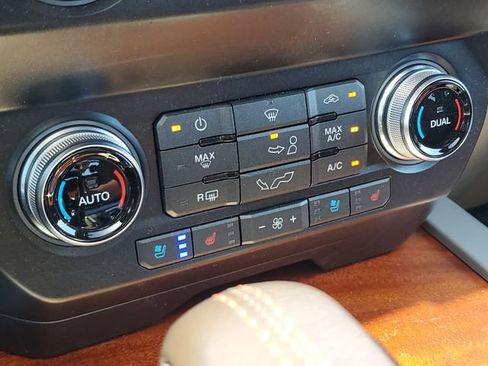 Used 2019 Ford F150 King Ranch w/ Equipment Group 601A Luxury AWD/4WD image 29