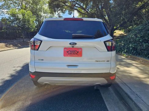 Used 2018 Ford Escape SE w/ SE Sync 3 Package AWD/4WD image 7