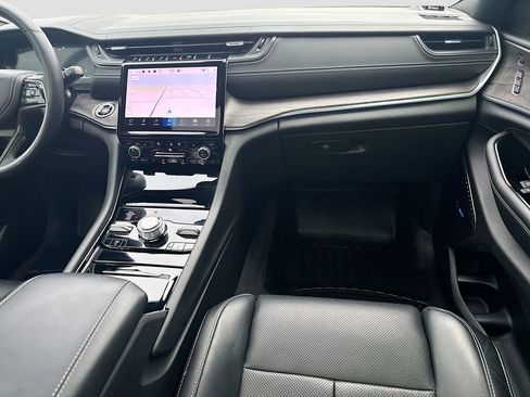 Used 2022 Jeep Grand Cherokee Overland w/ Luxury Tech Group IV image 27