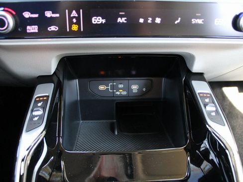 New 2026 Kia Sorento SX image 38