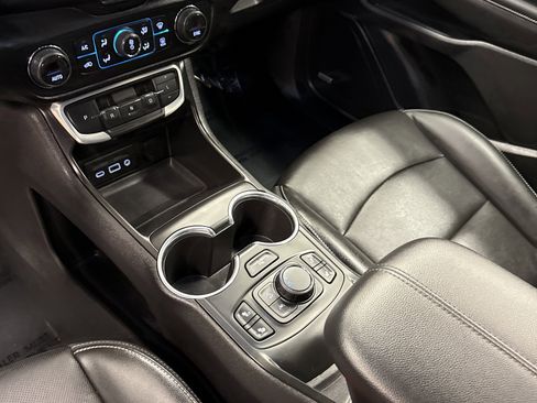 Used 2022 GMC Terrain SLT w/ Infotainment Package II image 10