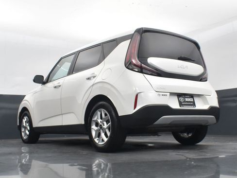 Used 2023 Kia Soul LX w/ LX Technology Package image 31