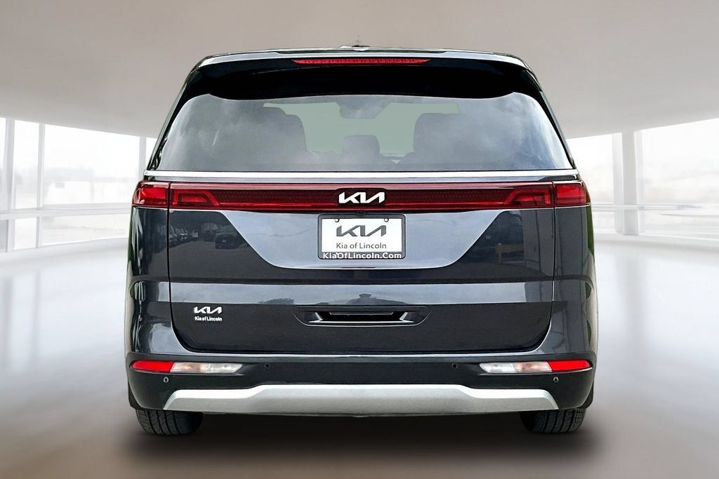 Used 2022 Kia Carnival EX FWD image 5