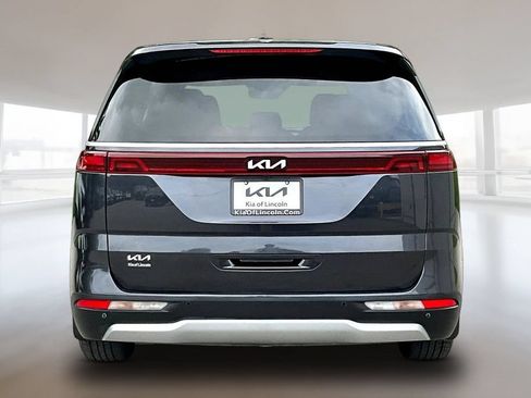 Used 2022 Kia Carnival EX FWD image 5