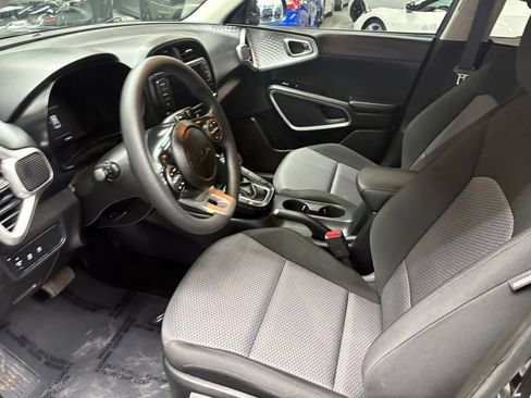 Used 2023 Kia Soul LX w/ LX Technology Package FWD image 15