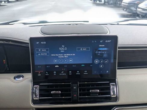 Used 2023 Lincoln Navigator Reserve AWD/4WD image 20