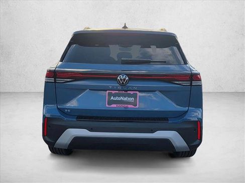 New 2026 Volkswagen Tiguan SE image 8