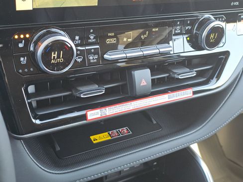 New 2026 Toyota Highlander Limited image 25