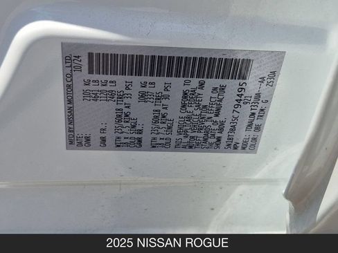 Used 2025 Nissan Rogue SV FWD image 25