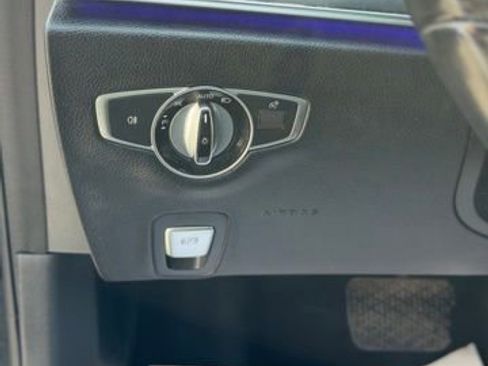 Used 2019 Mercedes-Benz E 300 4MATIC image 8