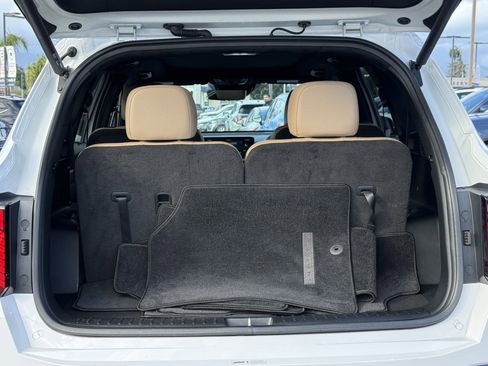 Certified 2024 Kia Sorento SX Prestige w/ Olive Brown Leather Package image 10