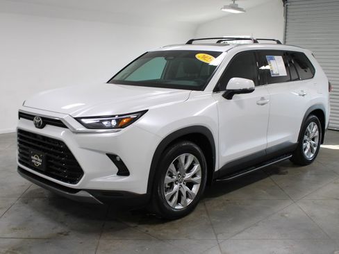 Used 2025 Toyota Grand Highlander Limited image 4