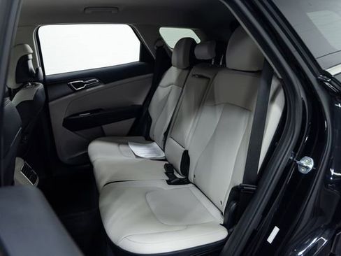 Used 2023 Kia Sportage EX image 23