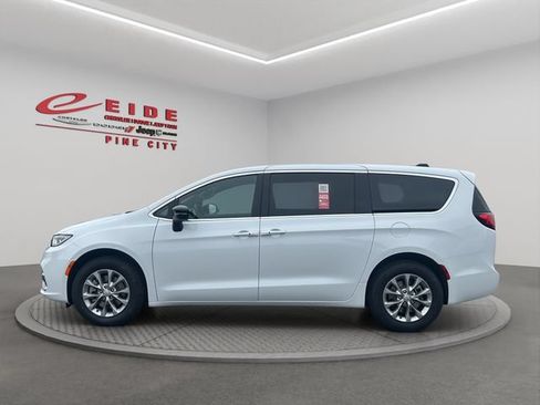 New 2026 Chrysler Pacifica Select AWD/4WD image 2