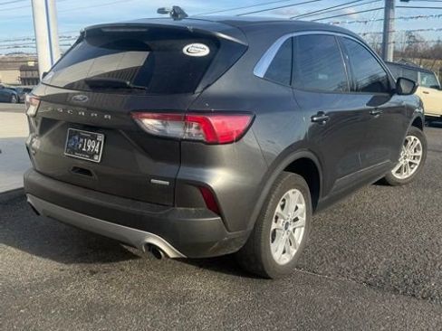 Used 2020 Ford Escape SE image 10