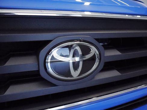 Used 2020 Toyota Tacoma SR5 AWD/4WD image 4
