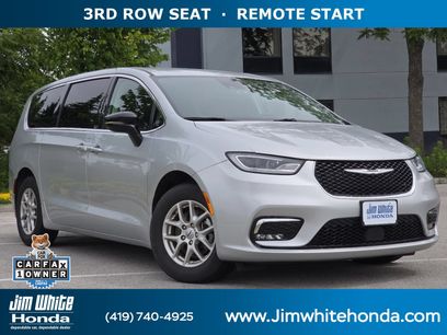 Used 2024 Chrysler Pacifica Touring-L