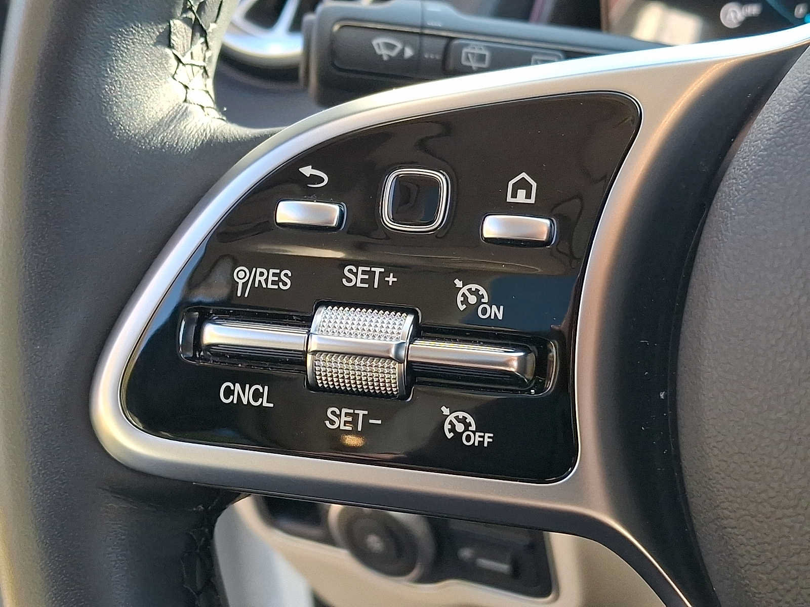 Certified 2023 Mercedes-Benz GLB 250 4MATIC image 18