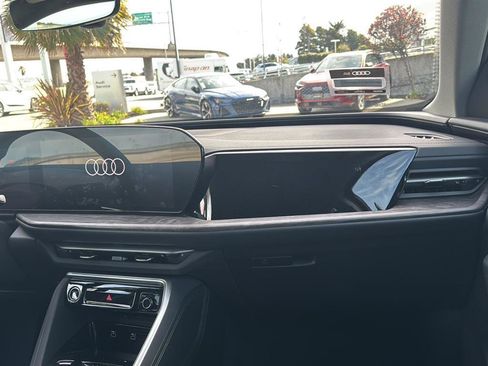 Used 2025 Audi Q5 Premium Plus w/ Premium Plus image 11