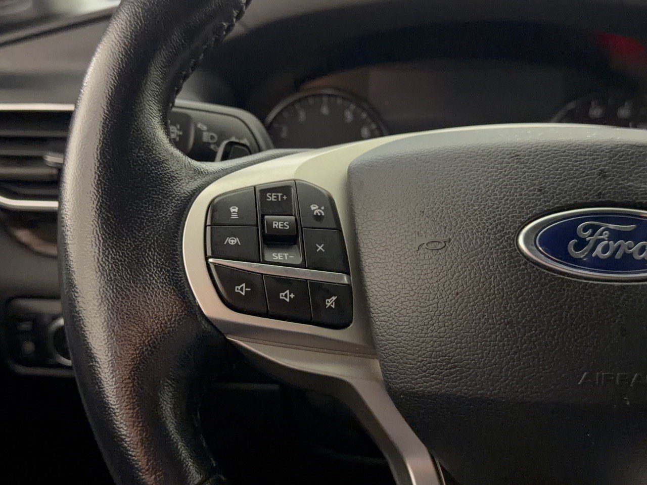 Used 2021 Ford Explorer Limited w/ Hybrid Equipment Group 310A RWD image 18