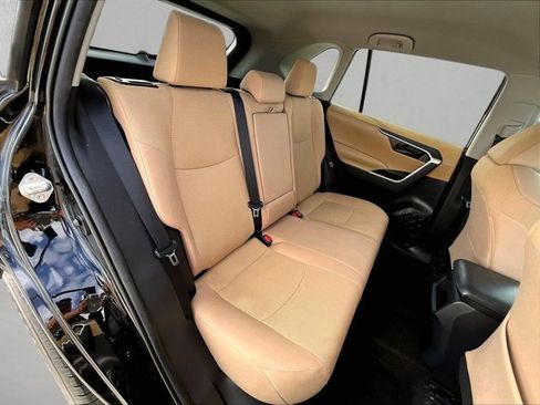 Used 2021 Toyota RAV4 LE FWD image 29