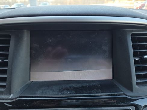 Used 2018 Nissan Pathfinder SV w/ SV Tech Package image 22