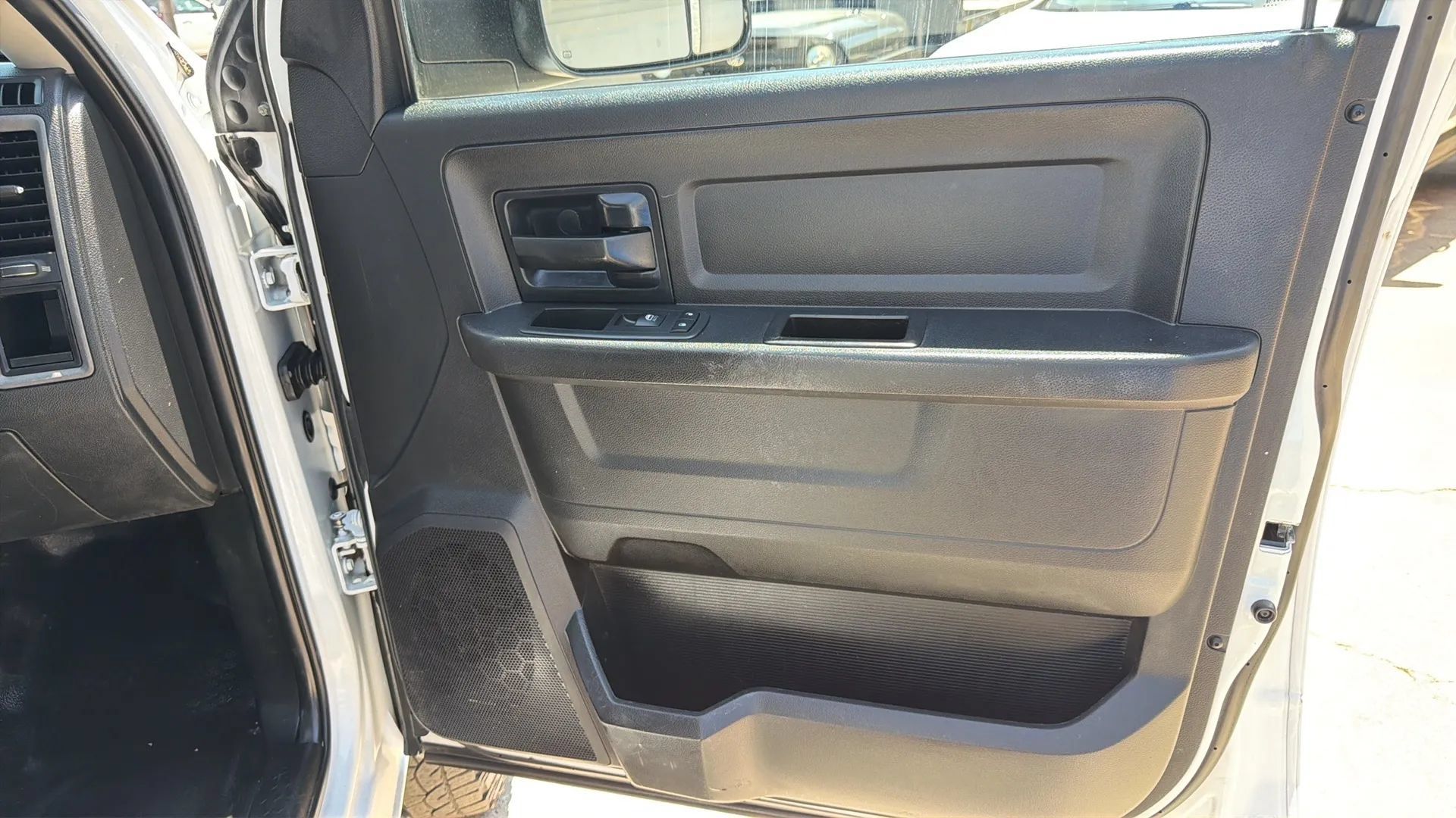 Used 2018 RAM 3500 Tradesman w/ Chrome Appearance Group AWD/4WD image 15
