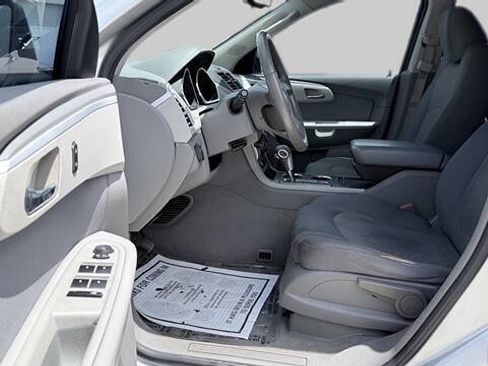 Used 2011 Chevrolet Traverse LS FWD image 11