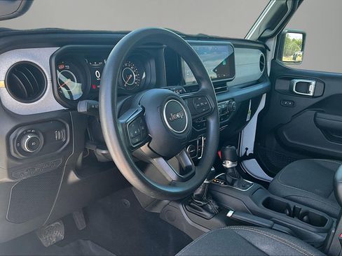 Used 2025 Jeep Wrangler Unlimited Sport AWD/4WD image 17