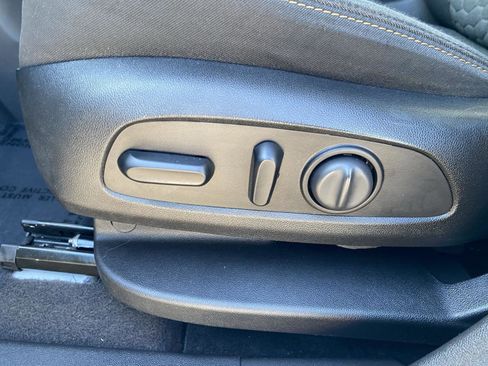 Used 2020 Chevrolet Equinox LT image 16