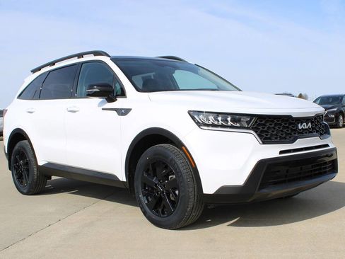 Used 2022 Kia Sorento S w/ Panoramic Sunroof Package image 3