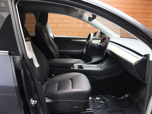 Used 2022 Tesla Model Y Performance image 36